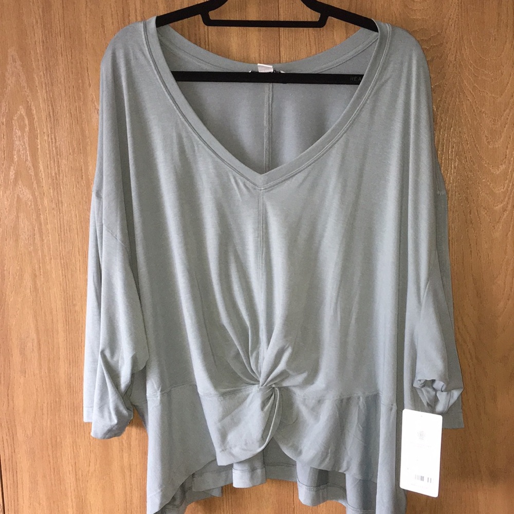 Athleta Embody twist front top. Size 3X. New with tags.
